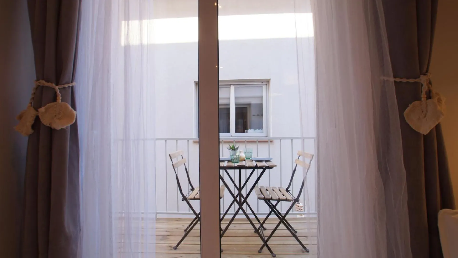 아파트 Budget Beach Studio 24 칼론제